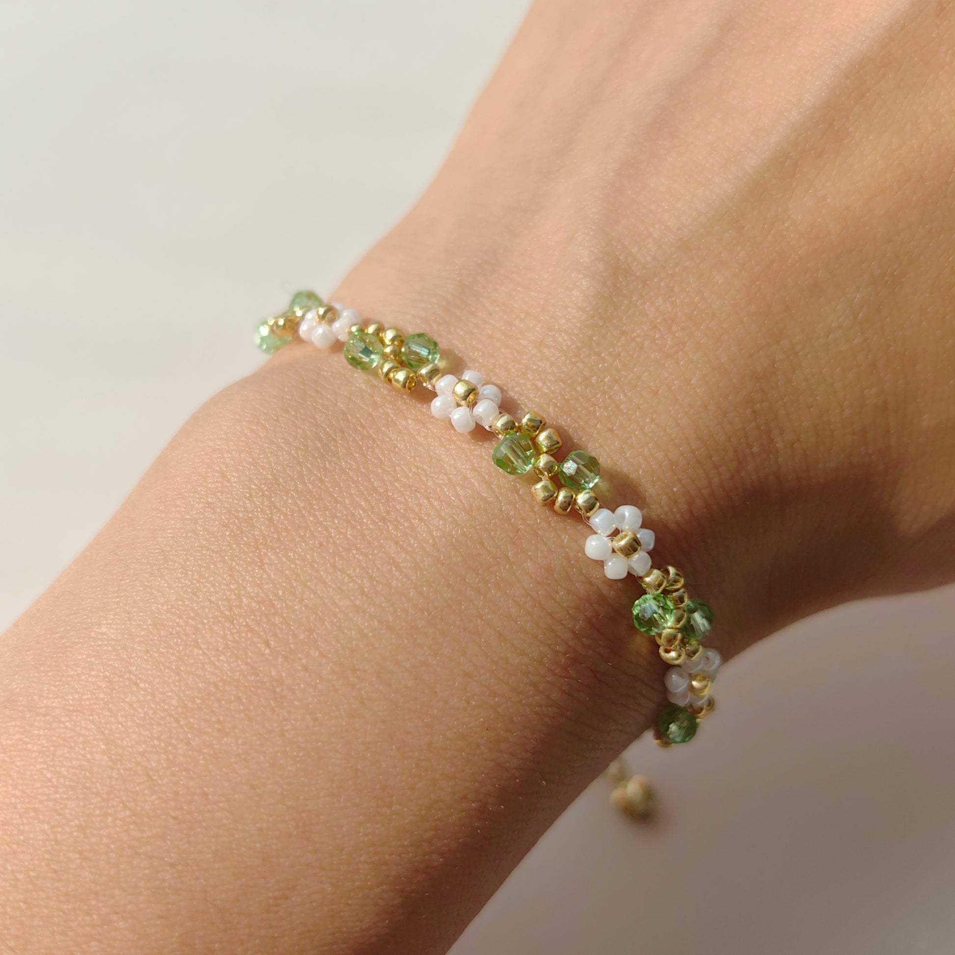 women-bead-handmade-bracelet-with-crystal