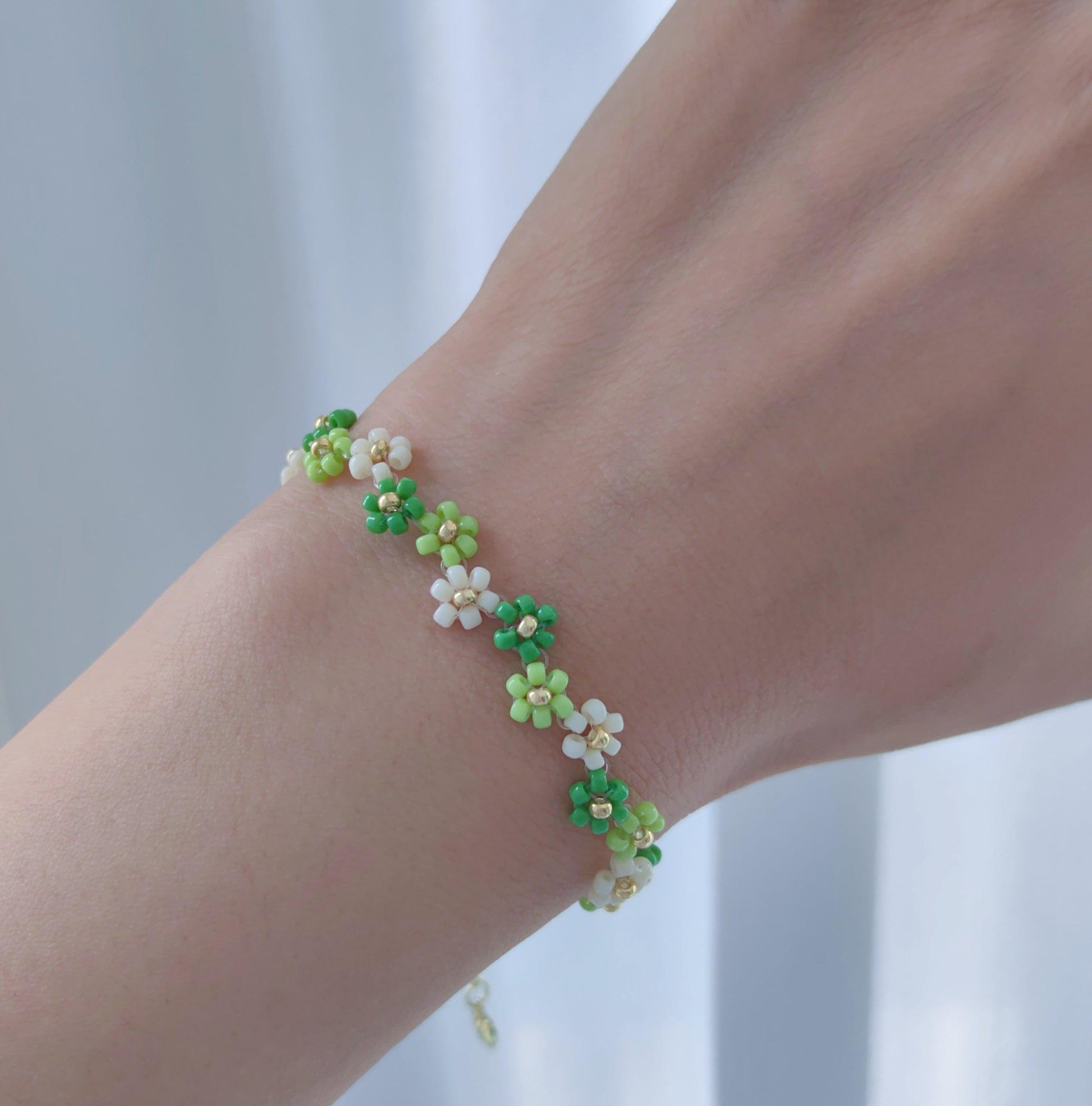 women's-zigzag-green-bead-handmade-bracelet